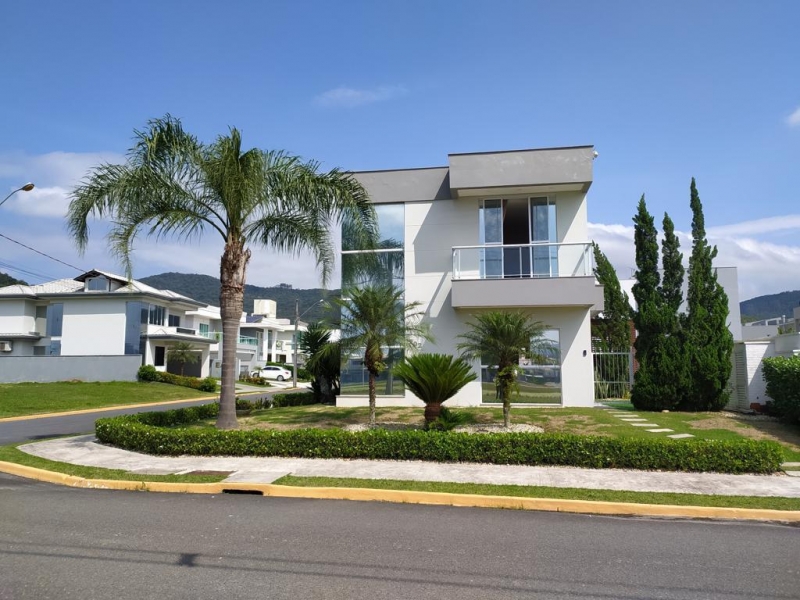 Casa no Condomínio Caledônia